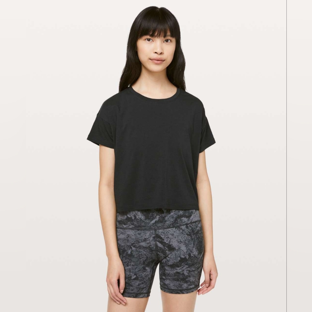 Lululemon Cates T-Shirt in Black